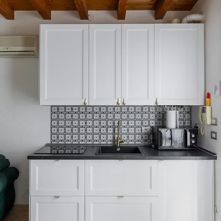 Osvaldo - Parcheggio E Giardino Privato