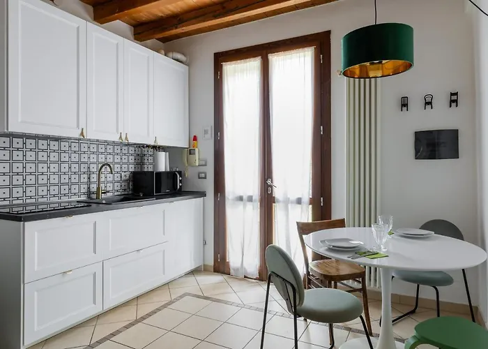 Osvaldo - Parcheggio E Giardino Privato 펜션 *